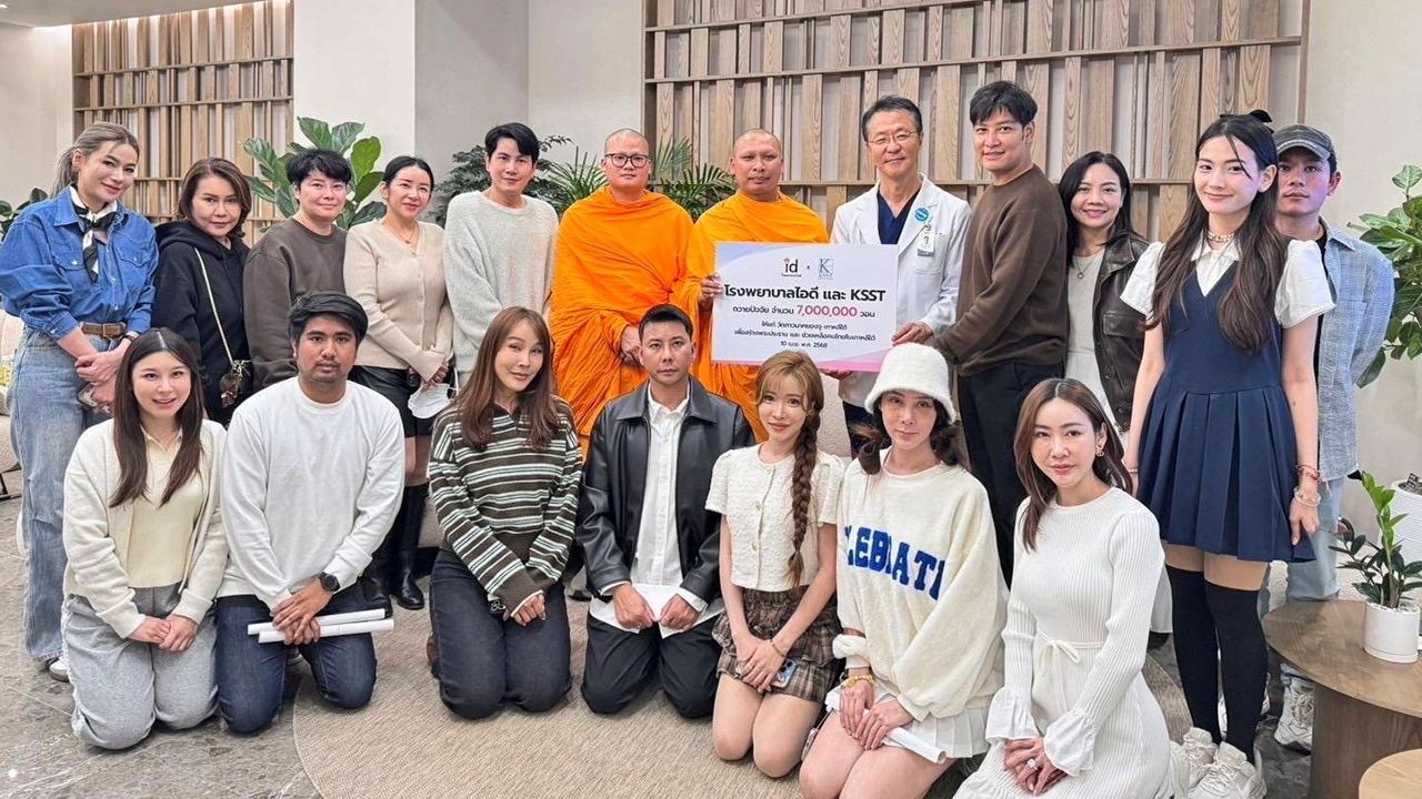 สร้างกุศล นพ.ปาร์ค ซัง ฮุน ผอ.รพ.ศัลยกรรมไอดี เกาหลีใต้ และ ณพธีร์ จินรัตน์ ประธาน บ.เอเจนซี KSST บริจาคเงิน 7 ล้านวอน (175,000 บาท) ให้วัดภาวนา คยองจู เพื่อสร้างพระประธานและช่วยเหลือคนไทยที่ตกทุกข์.