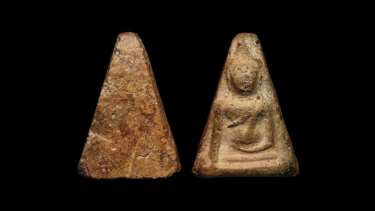 พระนางพญา พิมพ์เข่าตรง (มือตกเข่า) วัดนางพญา ของดามส์ สุพรรณ.