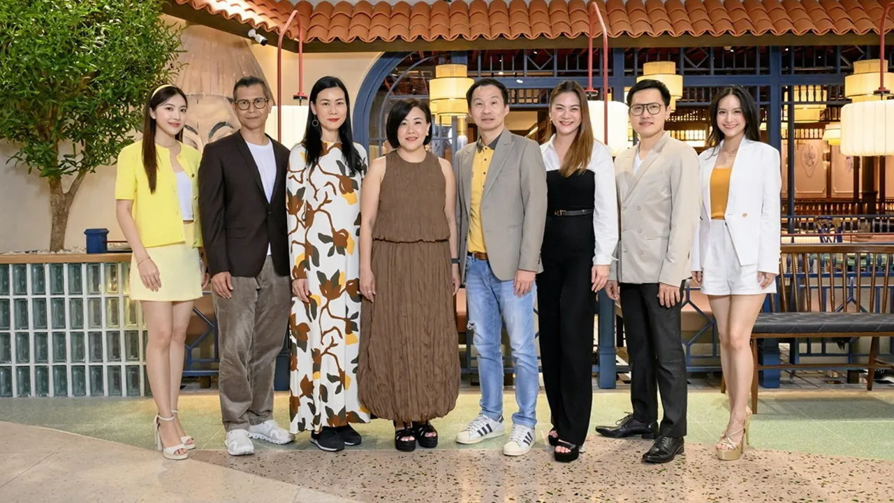 คุ้มมาก ขวัญแก้ว สิริจินดา และ ชัยพล กฤตยาวาณิชย์ เปิดแคมเปญ “อิ่มทุกเดย์ เปย์เดย์ยิ่งคุ้ม” สำหรับผู้ถือบัตรเครดิตกรุงศรีและบัตรเครดิต เซ็นทรัล เดอะวัน ให้ทุกมื้อเต็มไปด้วยความคุ้มค่า จัดถึง 15 มิ.ย. โดยมี นภพรรษ ฤดีสุนันท์ มาร่วมงานด้วย ที่เซ็นทรัลเวิลด์ วันก่อน.