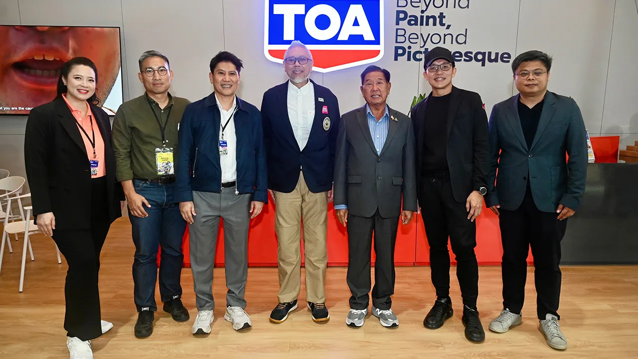 ครบวงจร ประจักษ์ ตั้งคารวคุณ และ จตุภัทร์ ตั้งคารวคุณ เปิดบูธโชว์นวัตกรรมโซลูชันบ้านครบวงจรและสุขภัณฑ์อัจฉริยะ “JOMOO” ในงานสถาปนิก’68 โดยมี อเส สุขยางค์, ไพทยา บัญชากิติคุณ และ ธนพงศ์ วิชคำหาญ มาร่วมงานด้วย ที่อิมแพ็ค เมืองทองธานี วันก่อน.