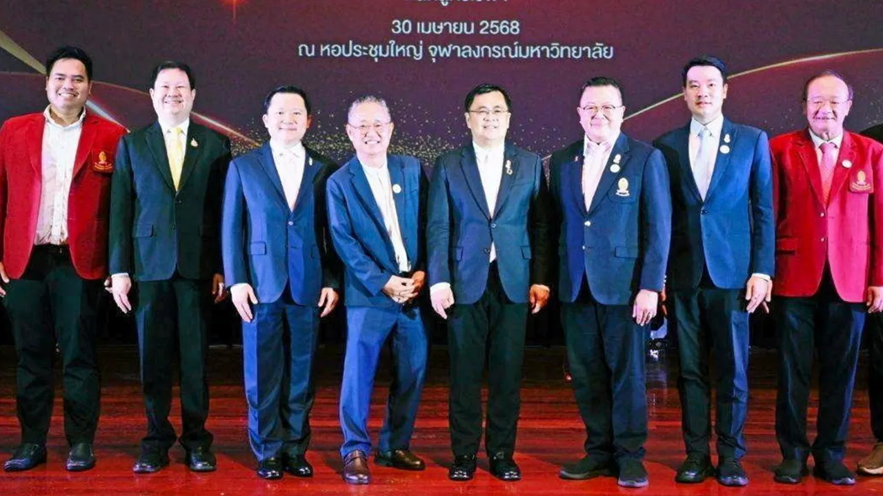 การพัฒนา ศ.ดร.วิเลิศ ภูริวัชร, นพ.ปองพล วรปาณิ และ ศ.ดร.สถิรกร พงศ์พานิช ให้การต้อนรับ ฐาปน สิริวัฒนภักดี ในโอกาสมาบรรยายหัวข้อ “การพัฒนาอย่างยั่งยืนเพื่อฝ่าวิกฤติภัยพิบัติทางธรรมชาติ” ในงานปาฐกถาเกียรติยศ “เวฬา ณ จุฬาลงกรณ์ฯ” ที่หอประชุมจุฬา วันก่อน.