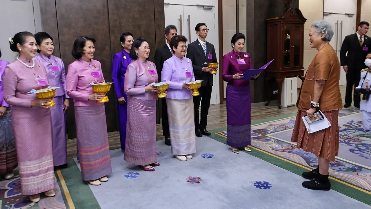 สมเด็จพระกนิษฐาธิราชเจ้า กรมสมเด็จพระเทพรัตนราชสุดาฯ สยามบรมราชกุมารี เสด็จออก ณ วังสระปทุม พระราชทานพระราชวโรกาสให้ ม.ร.ว.เบญจาภา ไกรฤกษ์ นำคณะบุคคลเฝ้าฯ ถวายพระพรชัยมงคล เนื่องในวันคล้ายวันพระราชสมภพ และทูลเกล้าฯ ถวายเงินเพื่อสมทบทุนมูลนิธิชัยพัฒนากับมูลนิธิเทพรัตนเวชชานุกูล เมื่อวันก่อน.