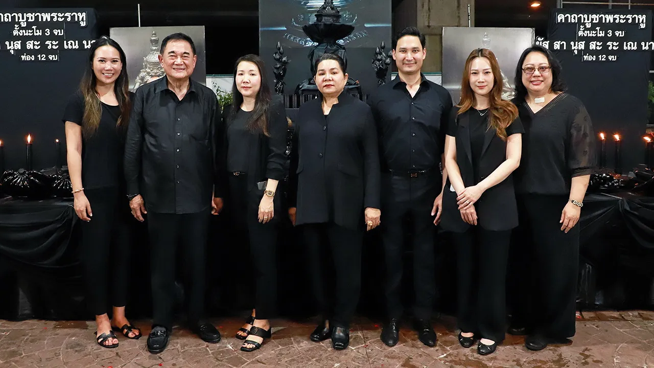 เสริมมงคล ดร.อัศวิน อิงคะกุล จัดพิธีไหว้ “พระราหู” เพื่อเสริมโชคลาภ ความก้าวหน้าและพลังชีวิตให้มั่นคงรุ่งเรือง โดยมี นุจรี วิบูลเชื้อ, อนัคพล อิงคะกุล, ลักษมีกานต์ อิงคะกุล, นันทนัทนิดา อิงคะกุล และ จันทจิตา อิงคะกุล มาร่วมในพิธีด้วย ที่โรงแรมมิราเคิล แกรนด์ วันก่อน.