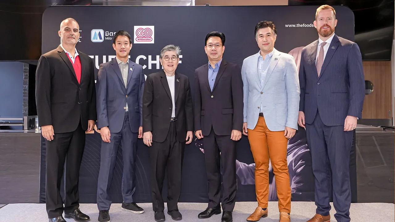 หาเชฟรุ่นใหม่ ศิรเดช โทณวณิก, ผรินทร์ อมาตยกุล และ ริคาร์โด้ เบารอตโต้ แถลงข่าวโครงการ “Future Chef of the World 2025” เพื่อให้ผู้มีความสามารถด้านอาหารได้พัฒนาตนเองสู่การเป็นเชฟมืออาชีพ โดยมี กวิน ว่องกุศลกิจ มาร่วมงานด้วย ที่ The Food School จุฬา ซอย 9 วันก่อน.