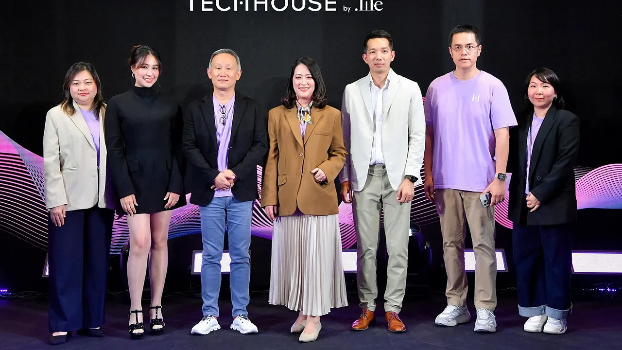 ตามไปซื้อ ปรเมศร์ เหรียญเจริญสุข และ พลินี คงชาญศิริ เปิดตัว “TECHHOUSE by Dotlife” ไลฟ์สไตล์เทคโนโลยีฮับแห่งใหม่ แหล่งรวมสินค้าดิจิทัลไลฟ์สไตล์และอุปกรณ์ไอทีชั้นนำ โดยมี ชนก ภัสราเยี่ยงยงค์ และ ฉัตรปวีณ์ ตรีชัชวาลวงศ์ มาร่วมงานด้วย ที่วัน แบงค็อก วันก่อน.
