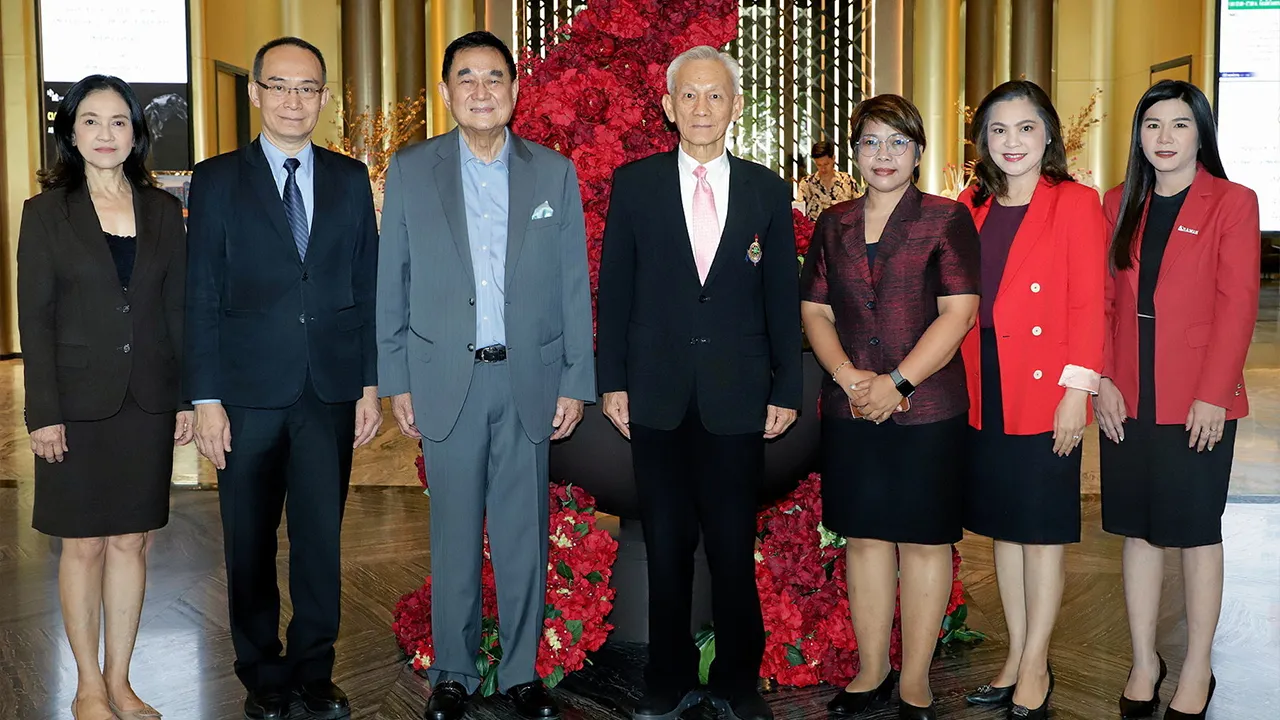 สัมมนา ดร.อัศวิน อิงคะกุล ให้การต้อนรับ ศ.จรัญ ภักดีธนากุล ในโอกาสมาร่วมงานสัมมนาทางวิชาการ ในโอกาสศาลรัฐธรรมนูญครบรอบ 27 ปี หัวข้อ “ศาลรัฐธรรมนูญกับการก้าวสู่ทศวรรษที่ 4 บทบาทและความคาดหวัง” โดยมี กิติมา แก้วนะรา มาร่วมงานด้วย ที่โรงแรมอัศวิน แกรนด์ วันก่อน.