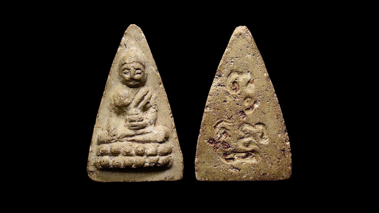 พระพุทโธน้อย พิมพ์จัมโบ้ เนื้อผงพุทธคุณ คุณแม่ชีบุญเรือน วัดอาวุธฯ ของร้านเอกสโตร์ แหลมฉบัง จ.ชลบุรี.