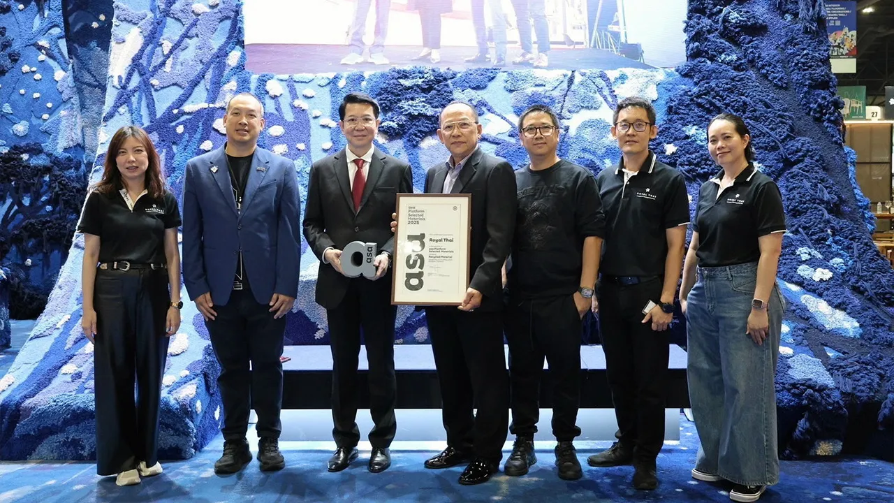 รับรางวัล วิศรุต ศิริชัย และ ธิติพงศ์ ตันติเศรษฐ์ รับรางวัล asa Platform Selected Meterials 2025 จากผลิตภัณฑ์ Axminster Tile Ecosoft ของแบรนด์ Royal Thai ในงานสถาปนิก’68 โดยมี อรกร นันทน์นาราญา และ ผศ.ดร.รัฐพงษ์ อังกสิทธิ์ มาร่วมงานด้วย ที่อิมแพ็ค เมืองทองธานี วันก่อน.