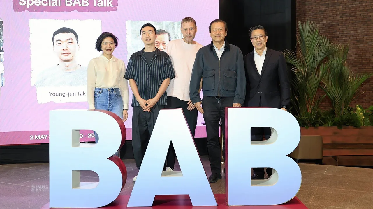 เสวนา - ศ.ดร.อภินันท์ โปษยานนท์ จัดกิจกรรมเสวนา “Special BAB Talk” กับ ไมเคิล เอล์มกรีน และ ยองจุน ทัค ศิลปินผู้สร้างสรรค์ผลงานในงานบางกอก อาร์ต เบียนนาเล่ 2024 โดยมี กมลนัย ชัยเฉนียน และ จรินทร์ทิพย์ ชูหมื่นไวย มาร่วมงานด้วย ที่วัน แบงค็อก วันก่อน.
