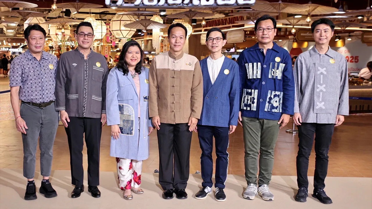 ปรับโฉม - ศิวะ ธมิกานนท์, ภัทรา ทรัพยะประภา และ พรเทพ อรรถกิจไพศาล เปิดโซน “กาดหลวง” โฉมใหม่ แหล่งรวมร้านอาหารชื่อดังและร้านยอดนิยมของเชียงใหม่ โดยมี เก่ง ชัยวารินทร์ และ ศิระ สันติตรานนท์ มาร่วมงานด้วย ที่เซ็นทรัล เชียงใหม่ แอร์พอร์ต วันก่อน.