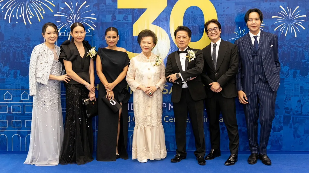 30 ขวบ ดร.วีระชัย เตชะวิจิตร์ จัดงานฉลองครบรอบ 30 ปี โรงเรียนนานาชาติรีเจ้นท์ โดยมีทิพวรรณ เตชะวิจิตร์, รักชนก เคียงศิริ, บอม โทณวนิก, ขวัญชนก เตชะวิจิตร์ และ สมิทธิ์–ปาณิสรา อารยะสกุล มาร่วมงานด้วย ที่ศูนย์วัฒนธรรมแห่งประเทศไทย วันก่อน.