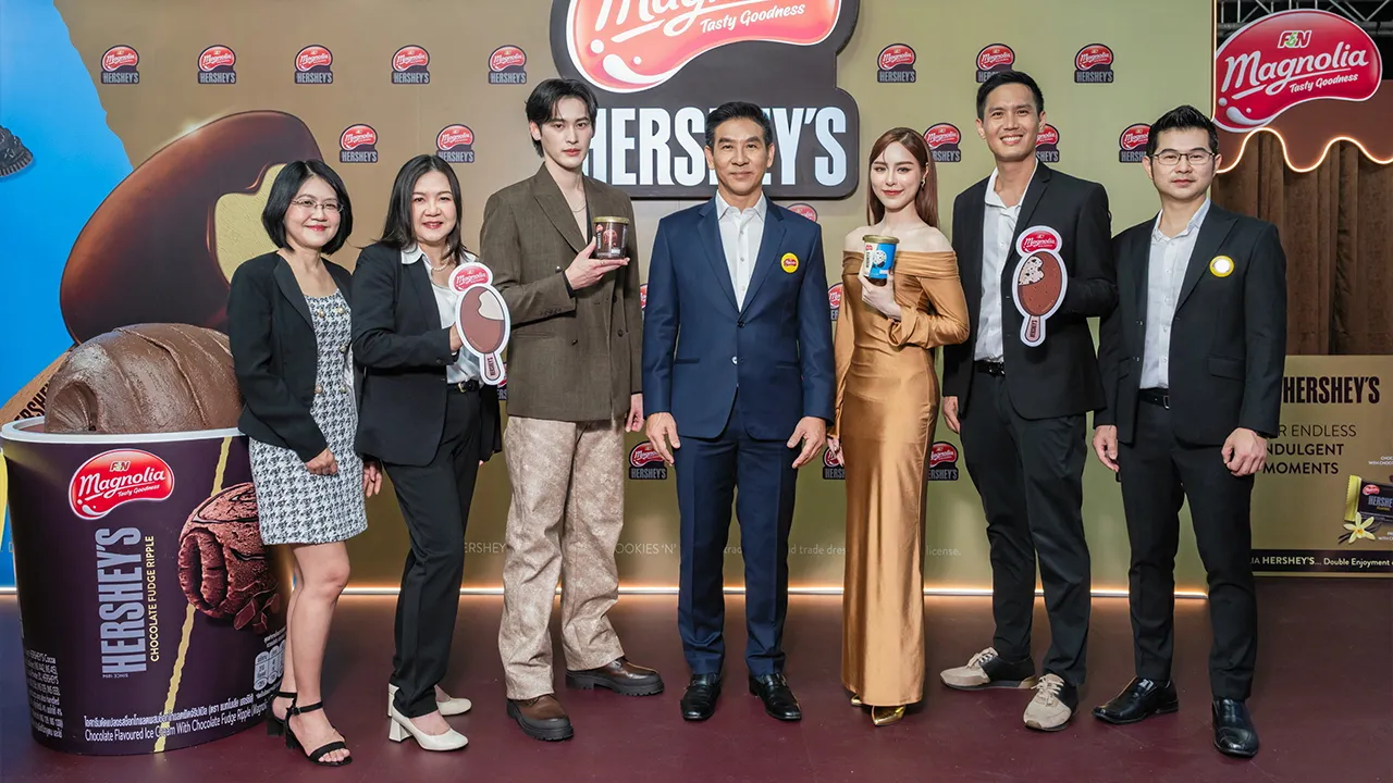 อร่อยมาก อนิรุทธิ์ มหธร จัดกิจกรรม “Magnolia HERSHEY’S Pop-Up” เพื่อให้สัมผัสรสชาติใหม่ของ แมกโนเลีย เฮอร์ชีส์ ไอศกรีมสุดพรีเมียมหอมละมุนกับช็อกโกแลตเฮอร์ชีส์ได้อย่างลงตัว โดยมี สุปราณี วนเมธิน และ ยุทธภูมิ เปรมประวัติ มาร่วมงานด้วย ที่สยามสแควร์ วันก่อน.