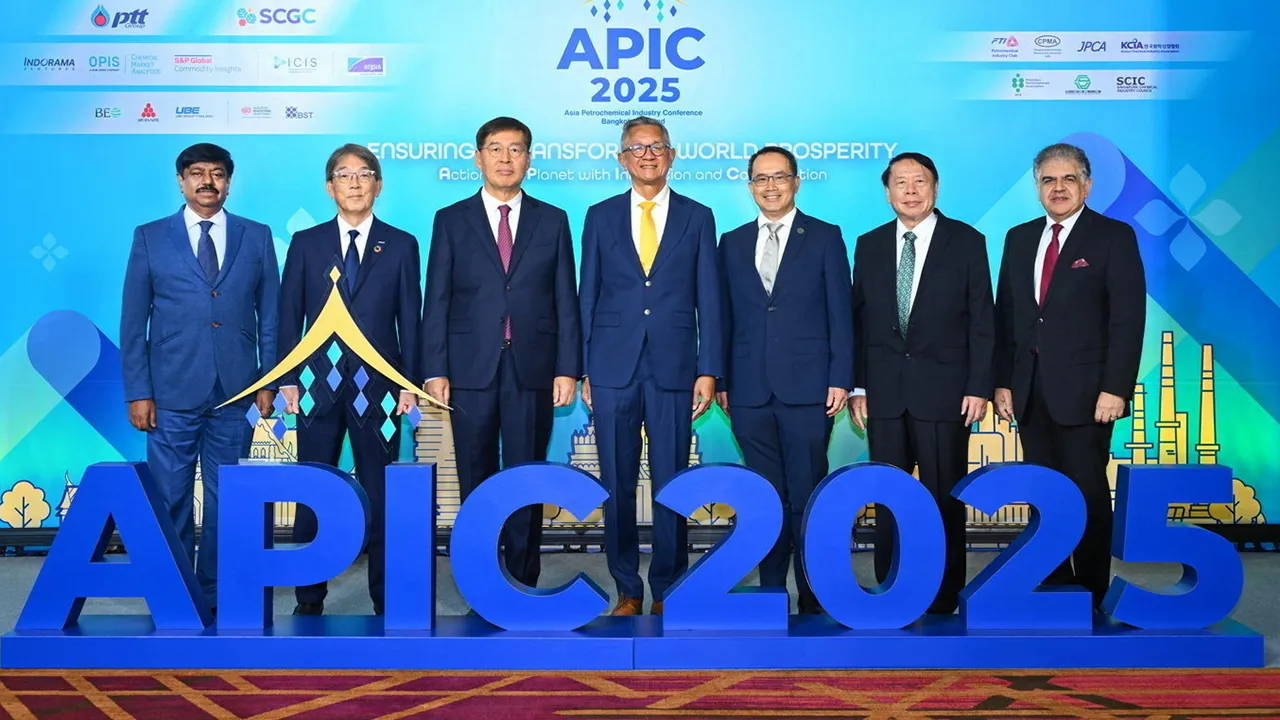 ปิโตรเคมี - อภิชัย เจริญสุข เปิดการประชุมอุตสาหกรรมปิโตรเคมีแห่งเอเชีย 2025 เพื่อช่วยผลักดันขับเคลื่อนเศรษฐกิจให้เติบโต โดยมี โคชิโระ คุโด, ฮักชอล ชิน, มินห์ เซ่า และเชคคาร์ บาร์ละคริชนัล มาร่วมประชุมด้วย ที่โรงแรมเซ็นทาราแกรนด์ เซ็นทรัลเวิลด์ วันก่อน.