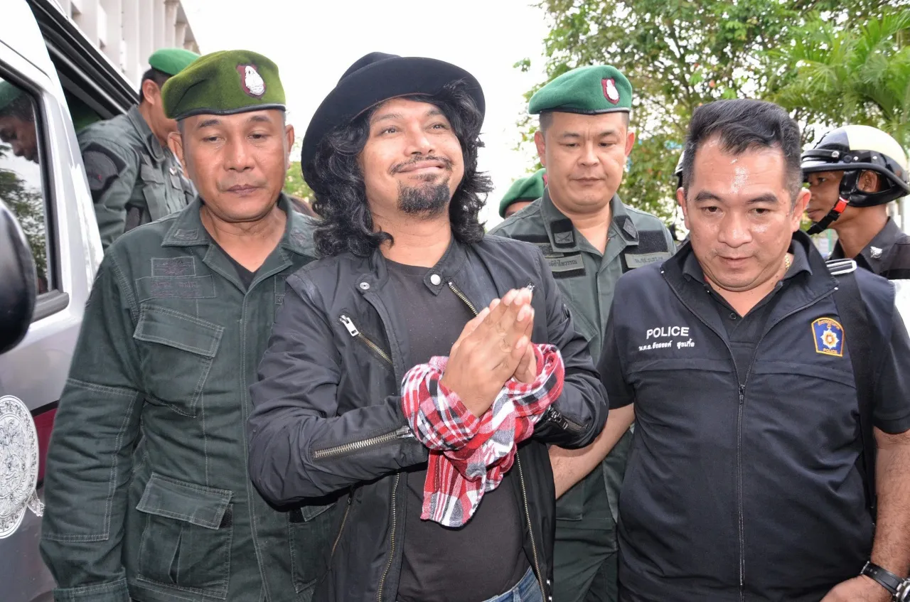 แฟ้มภาพ