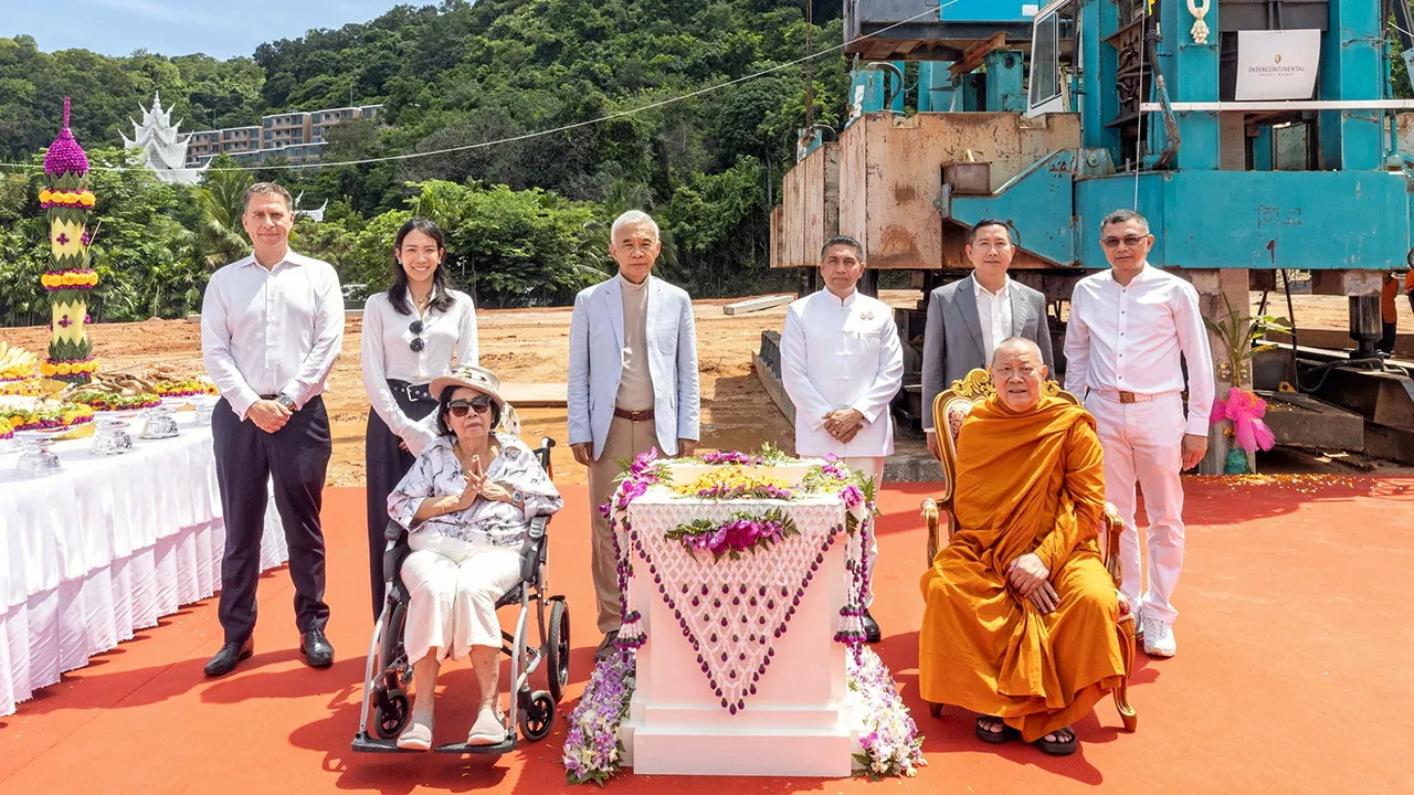 ขยายเพิ่มอีก สมเด็จพระมหารัชมงคลมุนี เป็นประธานในพิธีวางศิลาฤกษ์โครงการส่วนต่อขยายของโรงแรมอินเตอร์คอนติเนนตัล ภูเก็ต รีสอร์ท โดยมี จรัสพิมพ์ ลิปตพัลลภ, สุวัจน์ ลิปตพัลลภ, โสภณ สุวรรณรัตน์ และ พราวพุธ ลิปตพัลลภ มาร่วมในพิธีด้วย ที่ จ.ภูเก็ต วันก่อน.