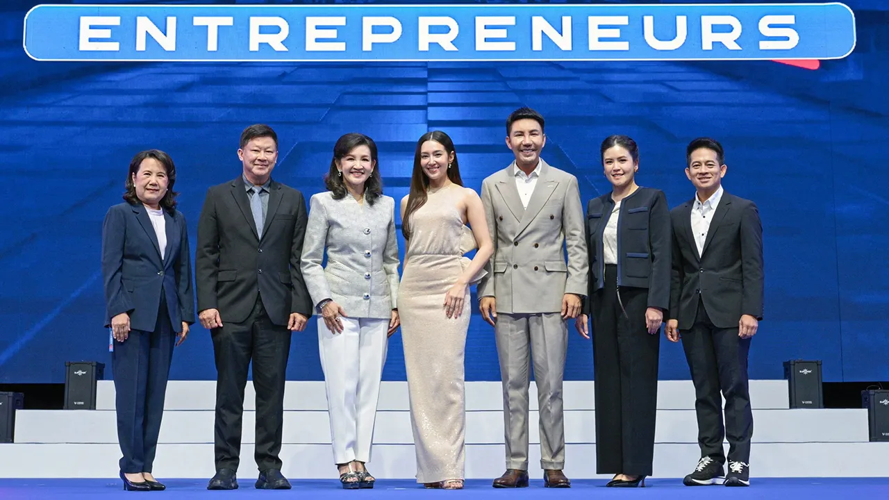 29 ขวบ - พญ.นลินี ไพบูลย์ จัดงานประชุมใหญ่ “Giffarine Business Forum 2025” พร้อมฉลองครบรอบ 29 ปี โดยมี น.ท.นพ.จักรพงศ์ ไพบูลย์, พญ.ใจทิพย์ ไพบูลย์, พงศ์พสุ อุณาพรหม, พญ.สิริอรญ์ สุกาญจนพงษ์ และ เอกกมล บุญญาภิสันท์ มาร่วมงานด้วย ที่ไบเทค บางนา วันก่อน.