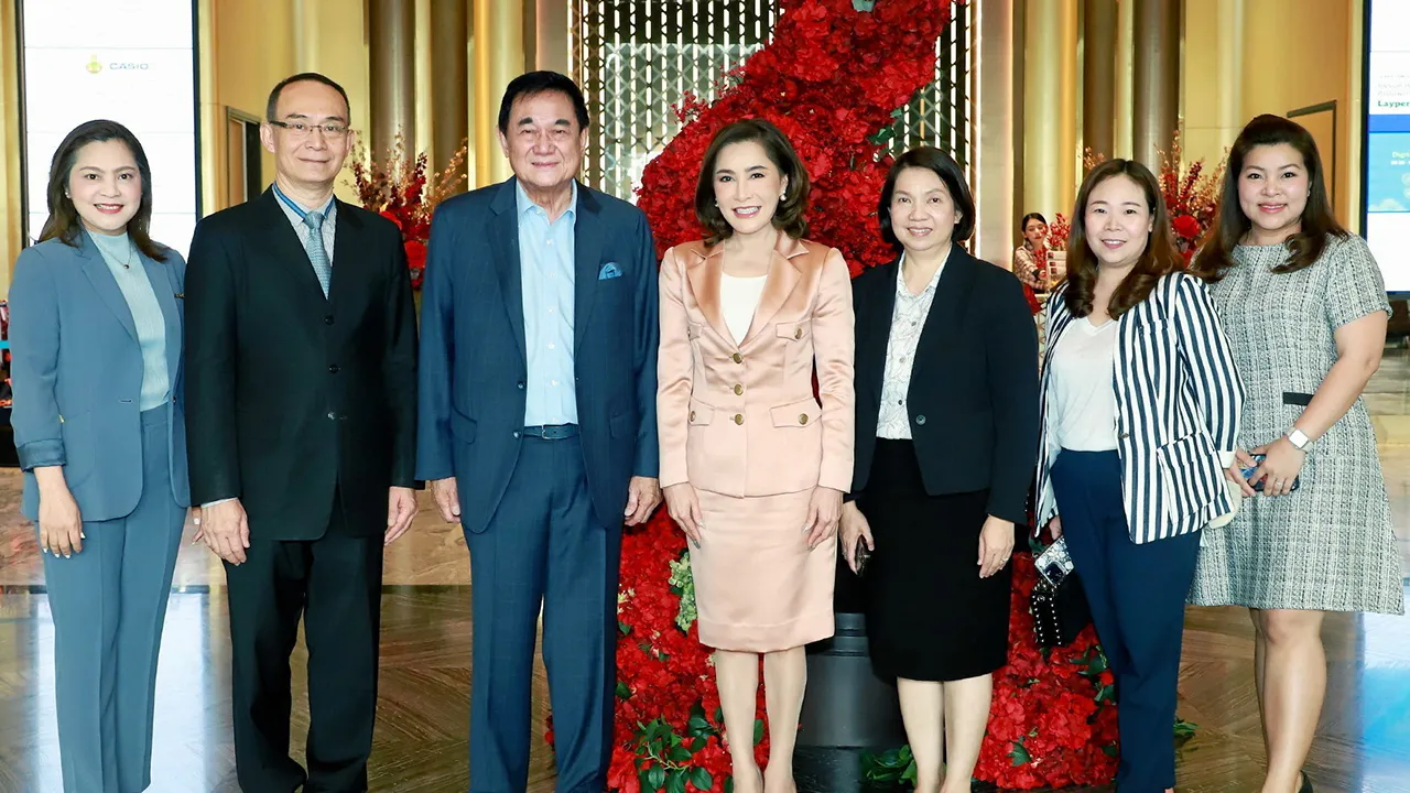 อบรม ดร.อัศวิน อิงคะกุล ให้การต้อนรับ ฉฎาณิศา ชำนาญเวช รอง กก.ผอ.ใหญ่ บริษัทท่าอากาศยานไทย ในโอกาสเปิดโครงการฝึกอบรมหลักสูตร Enhancing HR Capabilities โดยมี สายพิน เสียงเจริญ และ หทัยสิริ เจาวัฒนา มาร่วมงานด้วย ที่โรงแรมอัศวิน แกรนด์ วันก่อน.