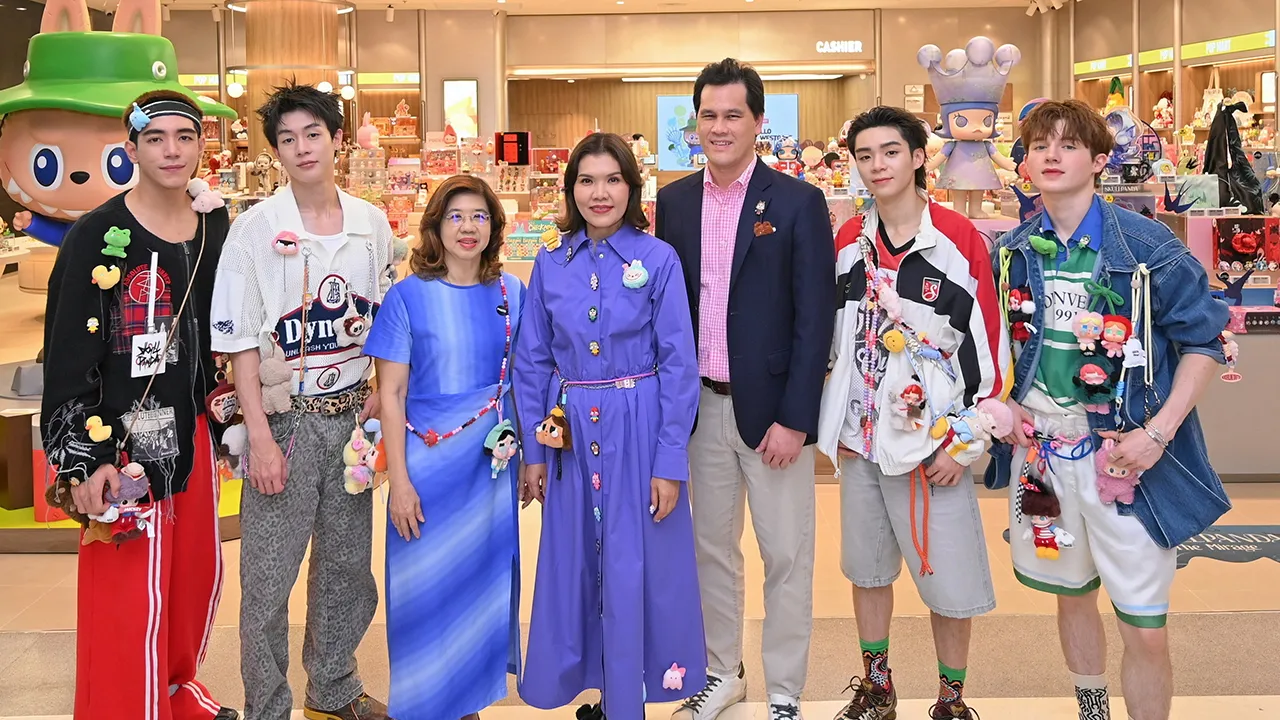 น่ารักน่าสะสม - ศิริพร แผลงจันทึก เปิด “POP MART” ร้านจำหน่ายอาร์ตทอยระดับโลก โซนกรุงเทพตะวันตก โดยมี อมรรัตน์ บรรยงก์สินธุ์, ไมคา ตามไท, มนธภูมิ สุมนวรางกูร, ชยภัค ตันประยูร, มหิดล พิบูลสงคราม และ เลออน เซ็ค มาร่วมงานด้วย ที่เซ็นทรัล เวสต์เกต วันก่อน.
