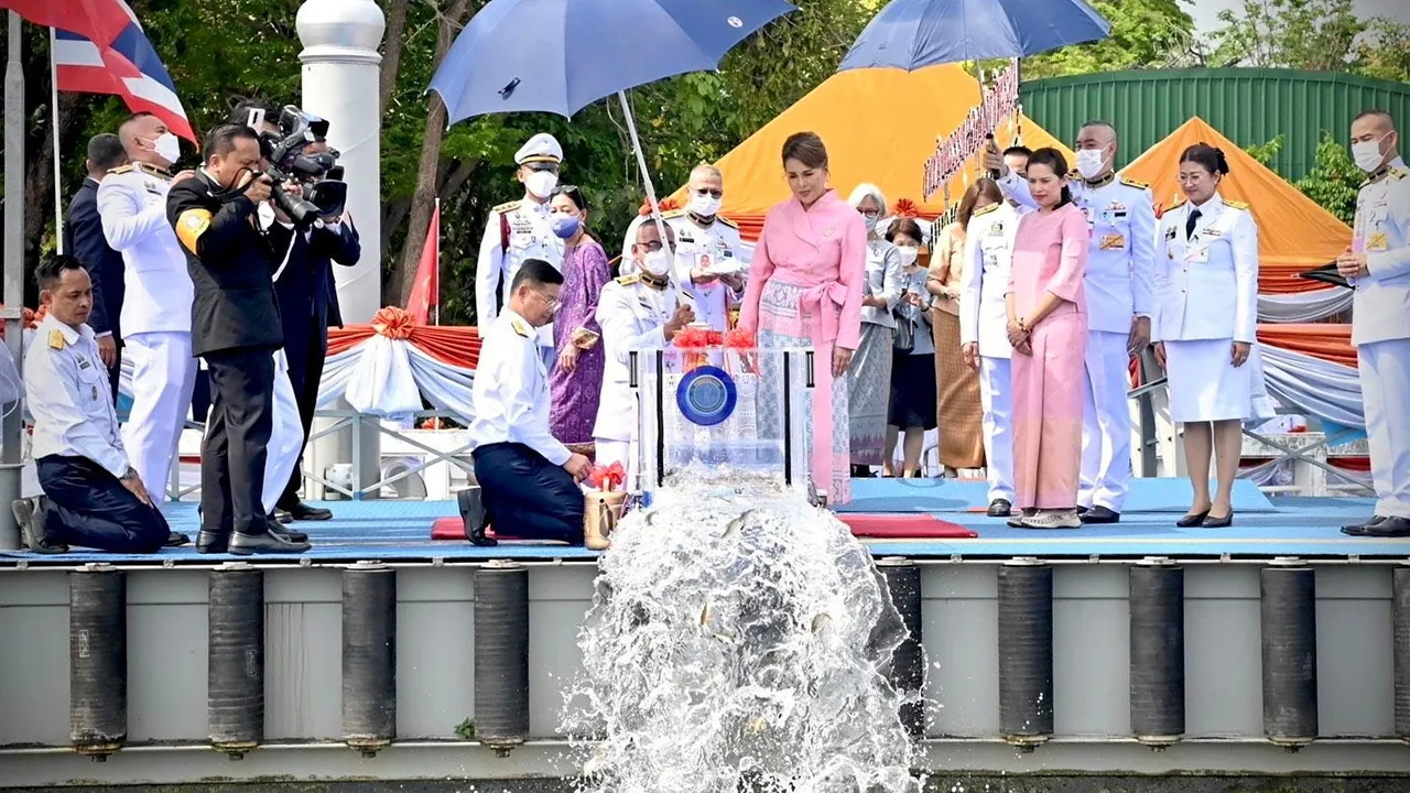 ทูลกระหม่อมหญิงอุบลรัตนราชกัญญา สิริวัฒนาพรรณวดี เสด็จไปทรงบำเพ็ญพระกุศล ทรงไถ่ชีวิตโค กระบือ ปล่อยพันธุ์ปลา เนื่องในโอกาสวันคล้ายวันประสูติ ณ วัดเฉลิมพระเกียรติ จังหวัดนนทบุรี เมื่อวันที่ 5 เมษายน.