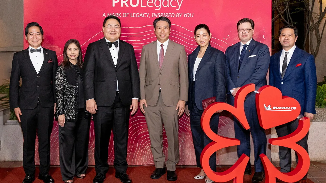 อร่อยมาก ดอน จรรย์ศุภรินทร์ และ ยุทธชัย เตยะราชกุล เชิญลูกค้า “UOB Beyond Legacy Founding Member” มาสัมผัสประสบการณ์ชิมอาหารกับ 2 เชฟมิชลินหญิง พร้อมเปิดตัว“UOB Beyond Legacy 3/99” เพื่อให้คุณส่งต่อมรดกอย่างมั่นใจ ที่ร้านอาหารบ้านเทพา วันก่อน.