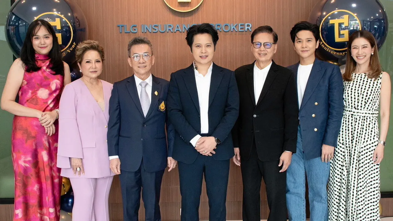 ชื่นมื่น ดร.สมศักดิ์ ชลาชล มาร่วมแสดงความยินดีแก่ พรรศักดิ์ เวชสุภาพร ในโอกาสครบรอบ 2 ปี และเปิดอาคารใหม่ของ “ทีแอลจี อินชัวรันส์ โบรกเกอร์” บริษัทนายหน้าประกันภัย โดยมี นคร–ธนภรณ์ เวชสุภาพร และ ศักดิ์สิทธิ์ เวชสุภาพร มาร่วมงานด้วย ที่รามอินทรา 58 วันก่อน.