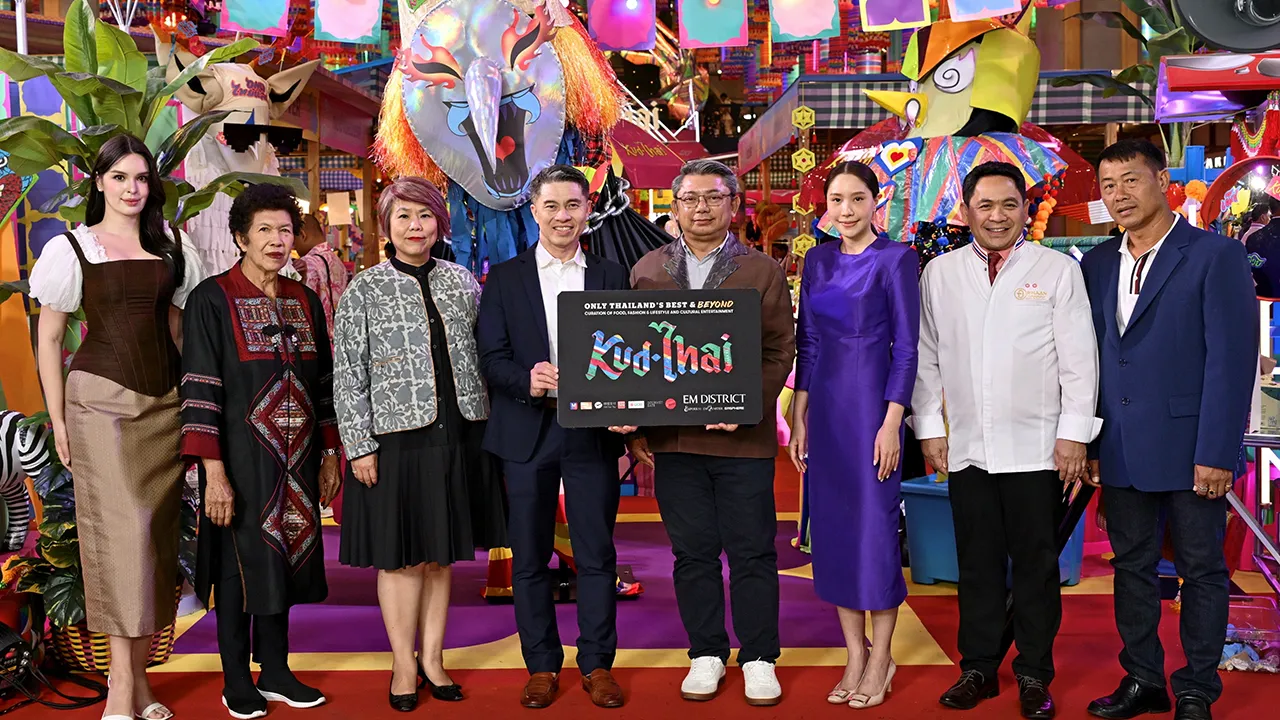 ตามไปซื้อ นิธี สีแพร และ ศุภวุฒิ ไชยประสิทธิ์กุล เปิดงาน “คัดไทย 2025 โอนลี่ ไทยแลนด์ เบสต์ แอนด์ บียอนด์” คัดสรรของดีทั่วไทยมาให้สัมผัส รับเทศกาลสงกรานต์ จัดถึง 20 เม.ย. โดยมีพลอยชมพู อัมพุช และ สุพรทิพย์ พงศาชำนาญกิจ มาร่วมงานด้วย ที่เอ็มสเฟียร์ วันก่อน.