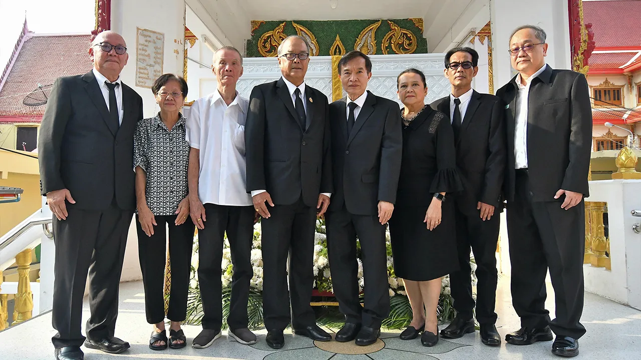 สู่สุคติ - ชูศักดิ์ ศิรินิล รมต.ประจำสำนักนายกรัฐมนตรี เป็นประธานในพิธีฌาปนกิจศพ ไกรวิทย์ สินธุประภา บุตร สรนัย สินธุประภา–วัชรี วรพันธ์ โดยมี สราวุธ วัชรพล, อลงกฎ จิตต์ชื่นโชติ, พณัฐสิทธิ์ ศรีรัตนวงศ์ และ ฐิติวรรณ ไสวแสนยากร มาร่วมงานด้วย ที่วัดศาลาแดง วันก่อน.