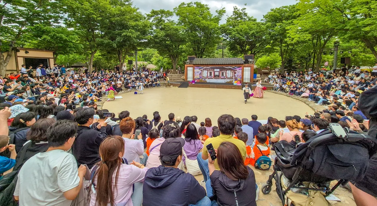 นักท่องเที่ยวสัมผัสวัฒนธรรมเกาหลี