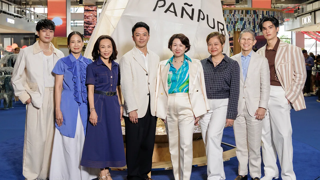 หอมมาก วรวิทย์ ศิริพากย์ เปิดตัว “PAÑPURI Sailing To The Horizon Pop-up” ชวนสัมผัสกลิ่นอาย ของฤดูร้อนจากกลิ่นหอมคอลเลกชัน ANDAMAN SAILS โดยมี อรธิรา ภาคสุวรรณ์, สุธาวดี ศิริธนชัย, ไพพรรณ หลักแหลม และ ณัฐฐากร บุณยินทุ มาร่วมงานด้วย ที่เอ็มสเฟียร์ วันก่อน.