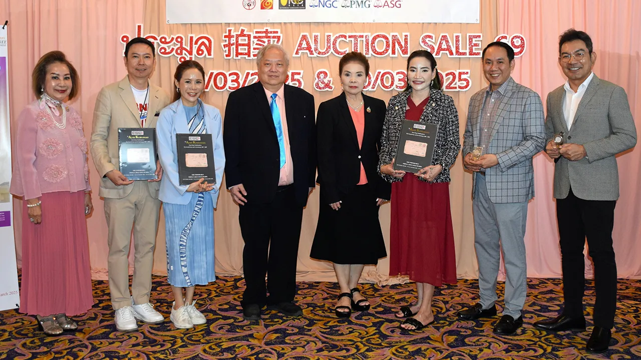 ของหายาก วิฑูรย์ เอื้อติวงศ์ จัดงานประมูลแสตมป์ เหรียญ ธนบัตร วัตถุโบราณและของสะสมหายาก โดยมี มณเฑียร ตันตกิตติ์, ไอลดา บำรุงพฤกษ์, สุภาพร เอื้อติวงศ์, ปรางทอง ณ สงขลา และ สิปปทัศน์–เณศราภา ทับสุวรรณ มาร่วมงานด้วย ที่โรงแรมมณเฑียร ริเวอร์ไซด์ วันก่อน.