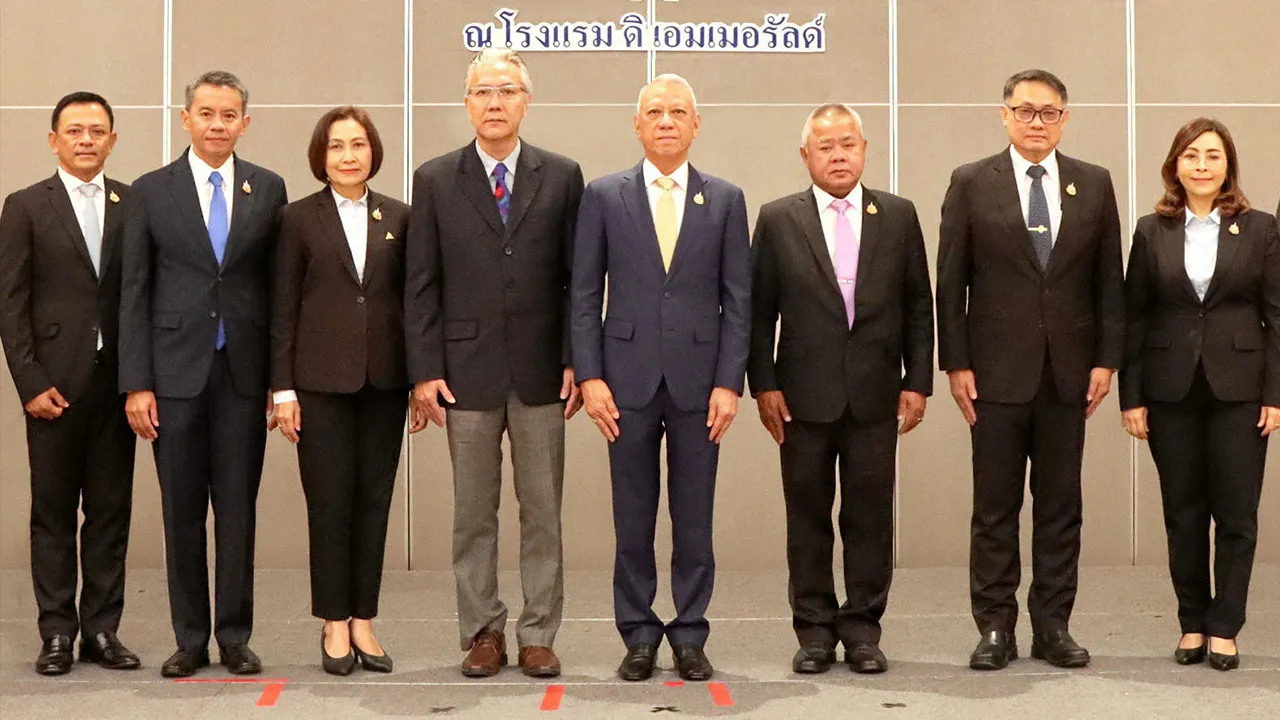 ยั่งยืน พิพัฒน์ รัชกิจประการ รมว.แรงงาน เปิดโครงการประชุมเชิงปฏิบัติการเพื่อพัฒนาความร่วมมือในการขับเคลื่อนภารกิจด้านความปลอดภัยในการทำงาน มุ่งสู่วัฒนธรรมความปลอดภัยที่ยั่งยืน โดยมี บุญสงค์ ทัพชัยยุทธ์ มาร่วมประชุมด้วย ที่โรงแรมดิ เอมเมอรัลด์ วันก่อน.