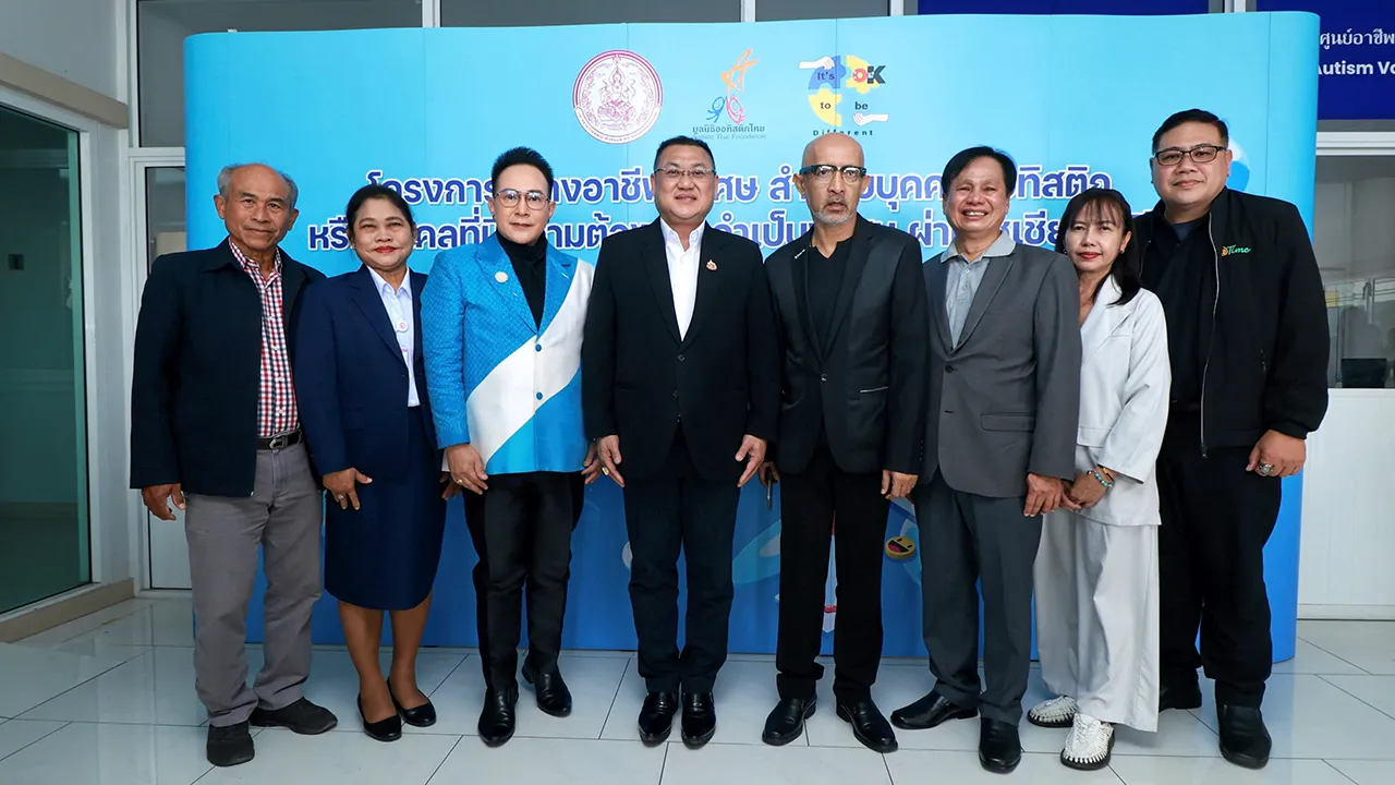 สร้างอาชีพ - โชคชัย วิเชียรชัยยะ และ ชูศักดิ์ จันทยานนท์ เปิด “โครงการสร้างอาชีพพิเศษสำหรับบุคคลออทิสติกและบุคคลที่มีความต้องการจำเป็นพิเศษ ผ่านโซเชียลมีเดีย” เพื่อผลักดันให้สามารถพึ่งพาตนเองได้ โดยมี ณฐอร อินทร์ดีศรี มาร่วมงานด้วย ที่มูลนิธิออทิสติก วันก่อน.