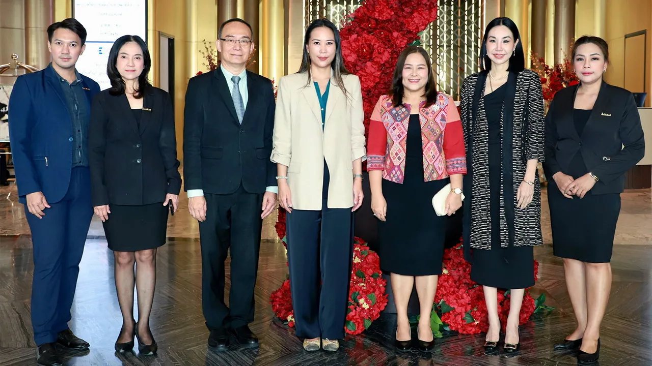 ยั่งยืน - ลักษมีกานต์ อิงคะกุล ให้การต้อนรับ กานดา ชูแก้ว รองเลขาธิการสำนักงานนโยบายและแผนทรัพยากรธรรมชาติและสิ่งแวดล้อม ในโอกาสเปิดการอบรมเชิงปฏิบัติการเรื่องทิศทางประเทศไทยกับการขับเคลื่อนเป้าหมายการพัฒนายั่งยืนที่ 12 ที่โรงแรมอัศวิน แกรนด์ วันก่อน.