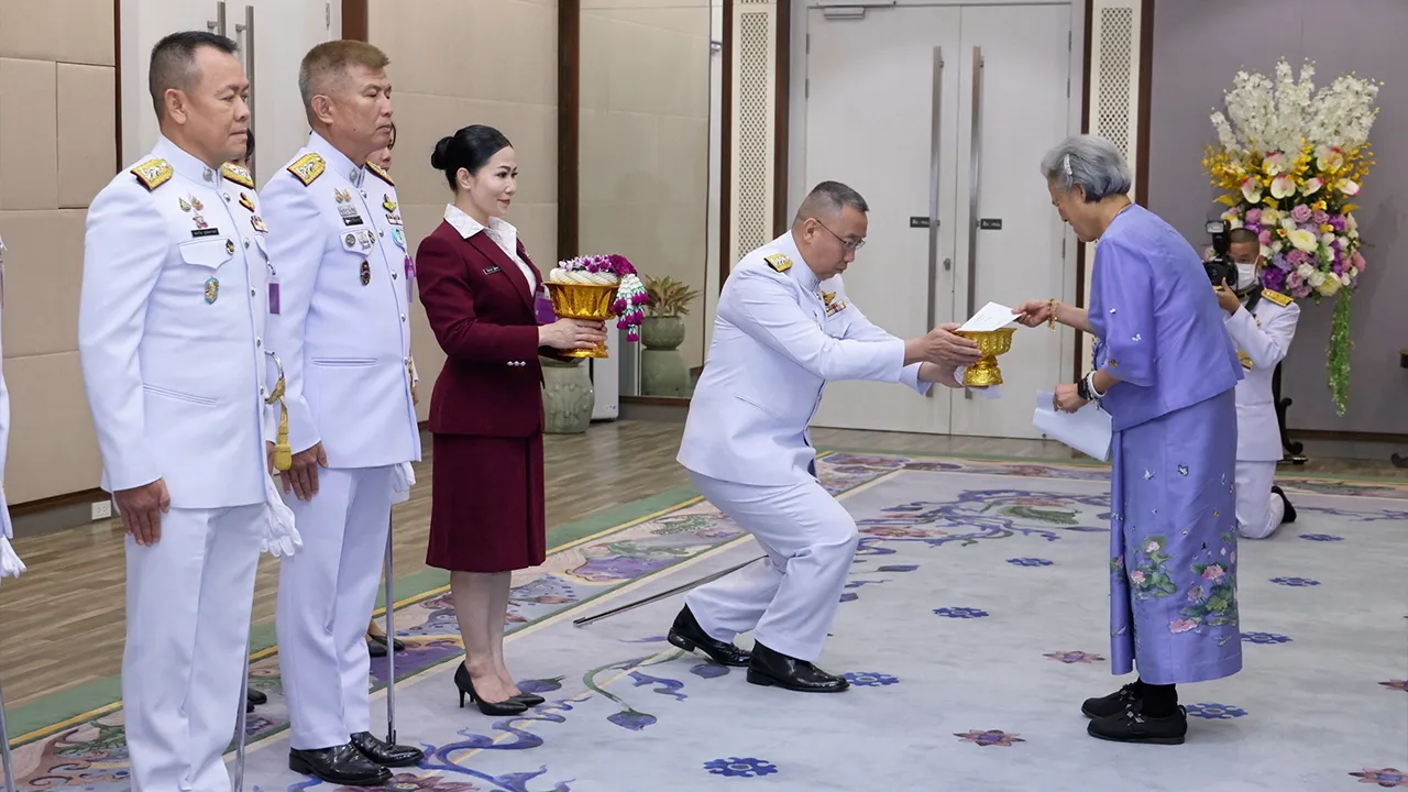 สมเด็จพระกนิษฐาธิราชเจ้า กรมสมเด็จพระเทพรัตนราชสุดาฯ สยามบรมราชกุมารี เสด็จออก ณ วังสระปทุม พระราชทานพระราชวโรกาสให้ พล.ต.ท.นัยวัฒน์ ผะเดิมชิต ผบช.ภ.7 นำคณะกรรมการจัดประกวดการอนุรักษ์พระบูชา พระเครื่อง เฝ้าฯ ทูลเกล้าฯ ถวายเงินรายได้จากการจัดงาน โดยเสด็จพระราชกุศลตามพระราชอัธยาศัย เมื่อวันก่อน.