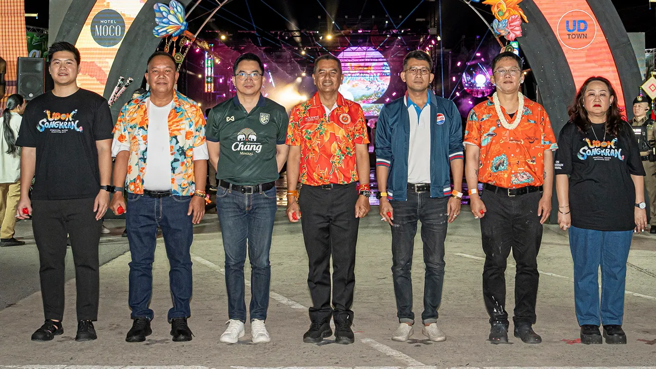 ที่อุดรธานี - ราชันย์ ซุ้นหั้ว ผวจ.อุดรธานี เป็นประธานในงาน “UDON SONGKRAN FESTIVAL 2025” สงกรานต์เฟสยิ่งใหญ่ที่สุดในภาคอีสาน โดยมี ภาสกร วีรชาติยานุกูล, วรวุฒิ คำป้อม, ภาวัช ศรีสุวรรณ และ เสนีย์ เนียมสุวรรณ มาร่วมงานด้วย ที่ศูนย์การค้ายูดีทาวน์ จ.อุดรธานี วันก่อน.