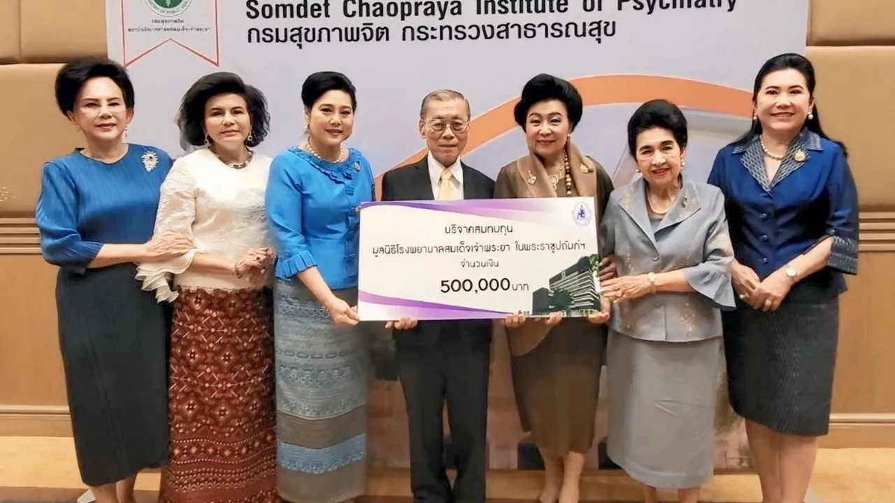 สมทบทุน - มาลินี สุขมงคล, ดร.ลาลีวรรณ กาญจนจารี และ ดร.สัณห์จุฑา วิชชาวุธ มอบเงิน500,000 บาท ให้ นพ.ปรีชา ศตวรรษธำรง เพื่อสมทบทุนมูลนิธิโรงพยาบาลสมเด็จเจ้า พระยา โดยมี คุณหญิงโรส บริบาลบุรีภัณฑ์ มาร่วมในพิธีด้วย ที่ รพ.สมเด็จเจ้าพระยา วันก่อน.