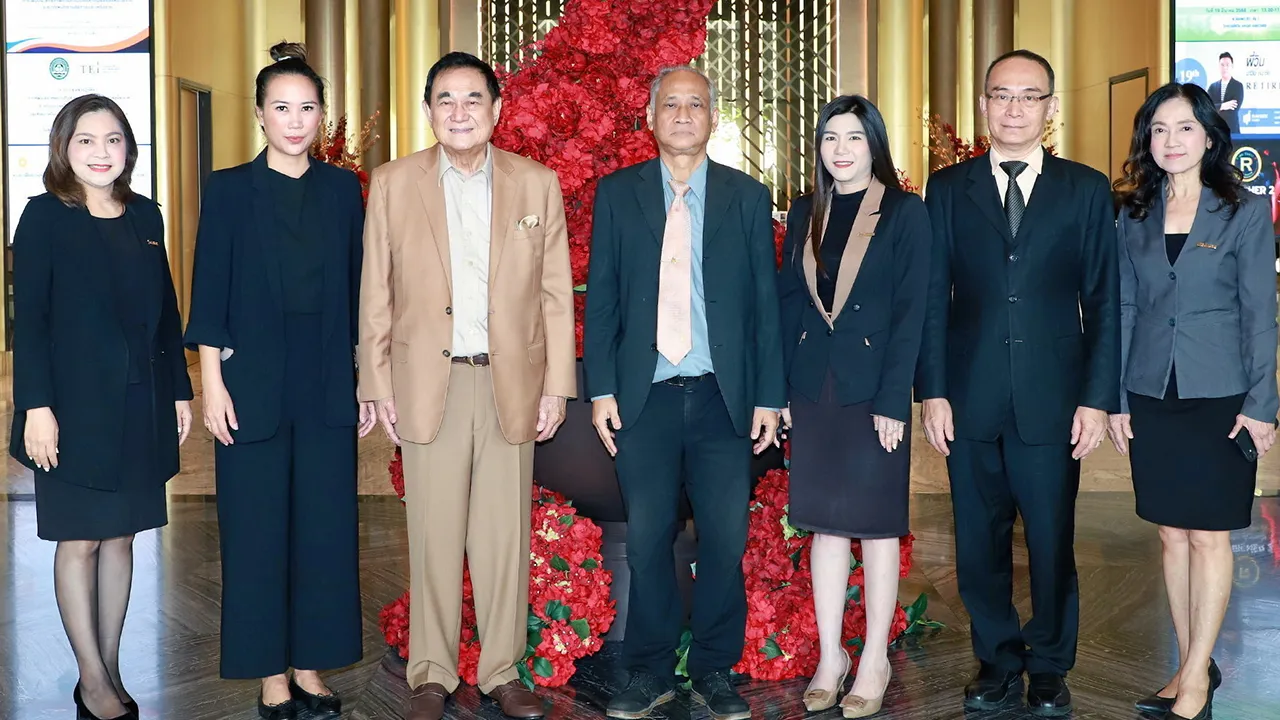 คดีค้ามนุษย์ - ดร.อัศวิน อิงคะกุล ให้การต้อนรับ อธึก คล้ายสังข์ รองอัยการสูงสุด ในโอกาสเปิดการประชุมการเพิ่มประสิทธิภาพการดำเนินคดีค้ามนุษย์ของหน่วยงานระหว่างพนักงานอัยการและเครือข่าย โดยมี ลักษมีกานต์ อิงคะกุล มาร่วมต้อนรับด้วย ที่โรงแรมอัศวิน แกรนด์ วันก่อน.