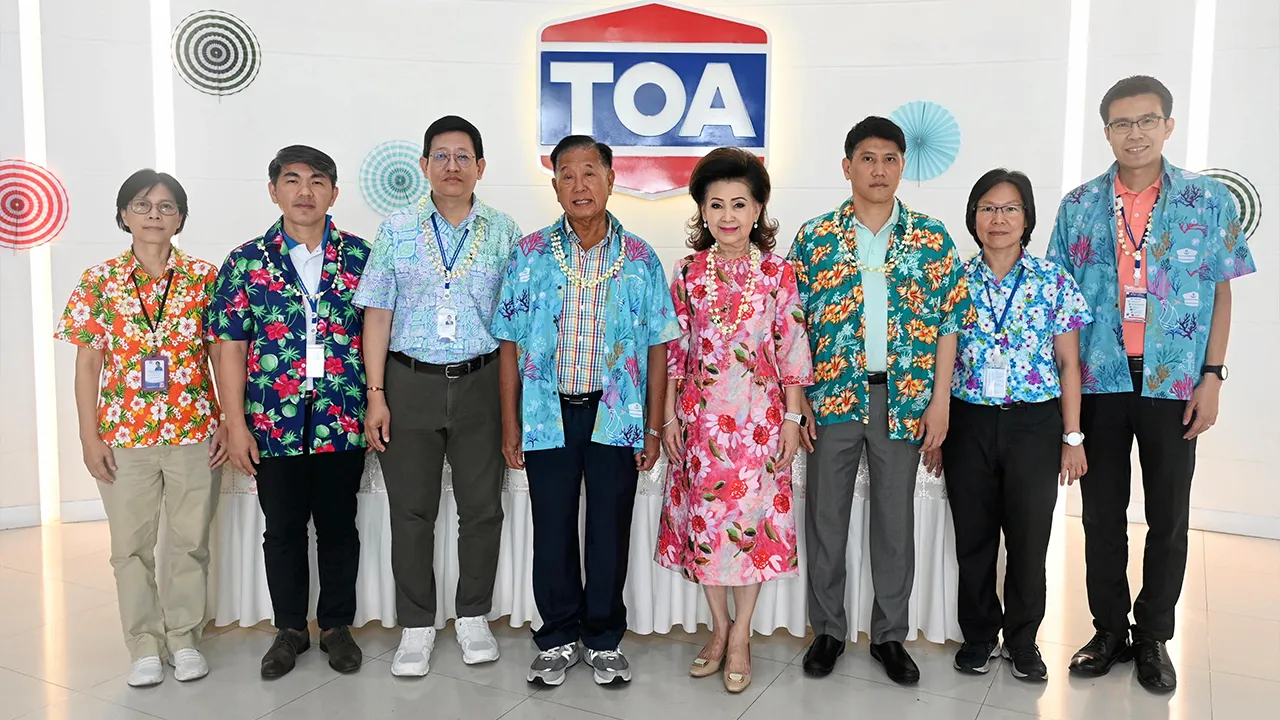 ขอพร ประจักษ์–ละออ ตั้งคารวคุณ และ จตุภัทร์ ตั้งคารวคุณ จัดงาน “ทีโอเอมหาสงกรานต์ รดน้ำ ขอพรผู้ใหญ่ ร่วมสืบสานวัฒนธรรมประเพณีไทย” ประจำปี 2568 โดยมี ว่าที่ ร.ต.สุรศักดิ์ มั่นแดง และ ภานุวัฒน์ ตรังคานุวัฒน์ มาร่วมงานด้วย ที่บริษัททีโอเอ เพ้นท์ สนง.ใหญ่ วันก่อน.