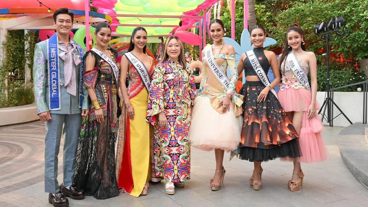 สาดความสุข วรลักษณ์ ตุลาภรณ์ เปิดงาน “THE MALL LIFESTORE SONGKRAN FESTIVAL 2025 มหากาพย์สงกรานต์ สาดความสุข สนุกทั้งครอบครัว” จัดถึง 16 เม.ย. โดยมี สุชาตา ช่วงศรี, พนิดา เขื่อนจินดา และ กานต์ฤทัย ทัศบุตร มาร่วมงานด้วย ที่เดอะมอลล์ไลฟ์สโตร์ บางแค วันก่อน.