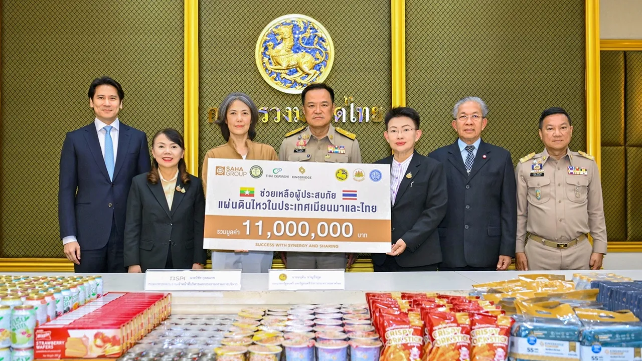 ห่วงใย - วิชัย กุลสมภพ และ ธนินธร โชควัฒนา มอบผลิตภัณฑ์ของเครือสหพัฒน์ให้ อนุทิน ชาญวีรกูล เพื่อนำไปช่วยเหลือบรรเทาความเดือดร้อนผู้ประสบภัยจากเหตุแผ่นดินไหว โดยมี อรรษิษฐ์ สัมพันธรัตน์ และ พญ.วันทนีย์ วัฒนะ มาร่วมในพิธีด้วย ที่กระทรวงมหาดไทย วันก่อน.