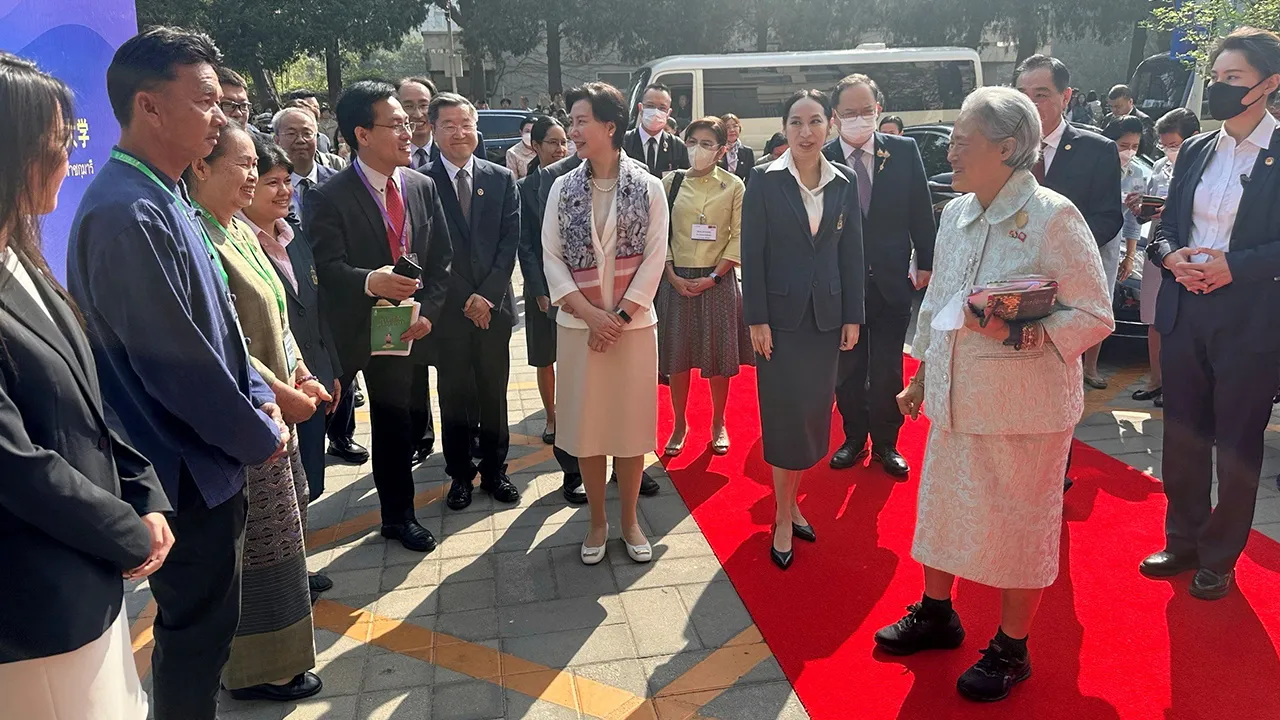 สมเด็จพระกนิษฐาธิราชเจ้า กรมสมเด็จพระเทพรัตนราชสุดาฯ สยามบรมราชกุมารี เสด็จพระราชดำเนินไปทรงร่วมพิธีเปิดการประชุมเชิงปฏิบัติการเสริมสร้างศักยภาพระหว่างประเทศด้านการศึกษาเพื่อการพัฒนาชนบทอย่างยั่งยืน ค.ศ.2025 ณ มหาวิทยาลัยครุศาสตร์ปักกิ่ง กรุงปักกิ่ง สาธารณรัฐประชาชนจีน เมื่อวันก่อน.
