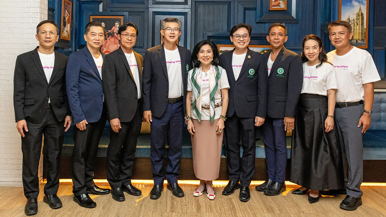 เวลคัม - สุพัตรา จิราธิวัฒน์ ให้การต้อนรับ นพ.ทวีศิลป์ วิษณุโยธิน ในโอกาสมาร่วมงาน “วันมะเร็งโลก” โดยมี นพ.ธนินทร์ เวชชาภินันท์, นพ.สกานต์ บุนนาค, ร.อ.นพ.สมชาย ธนะสิทธิชัย, นพ.สืบสาย คงแสงดาว และ พญ.ปฐมพร ศิรประภาศิริ มาร่วมงานด้วย ที่เซ็นทรัลเวิลด์ วันก่อน.