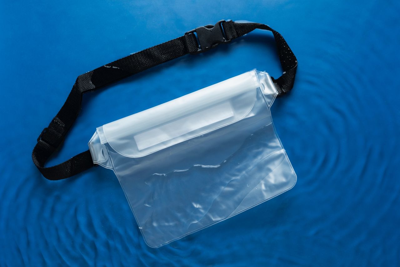 ซองกันน้ำไอเท็มที่ต้องมีสำหรับคนไปเล่นน้ำสงกรานต์