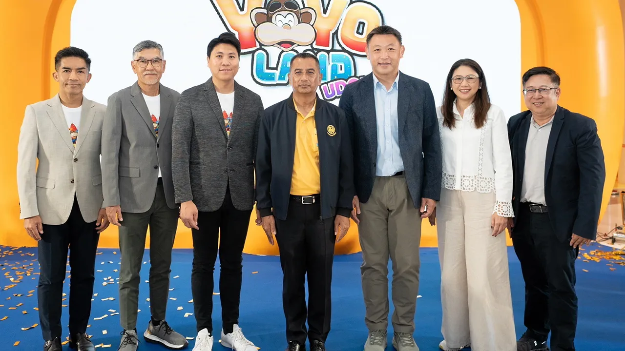 เล่นเพลิน ราชันย์ ซุ้นหั้ว, พงศธร จันทวิมล และ วุฒิเกียรติ เตชะมงคลาภิวัฒน์ เปิด “โยโย่แลนด์” สวนสนุกในร่มที่ใหญ่ที่สุดในภาคอีสาน มอบประสบการณ์ความสนุกให้ทุกครอบครัว โดยมี ตะติยะ ซอโสตถิกุล และ สุรชัย เจริญพงศ์ มาร่วมงานด้วย ที่เซ็นทรัล อุดรธานี วันก่อน.