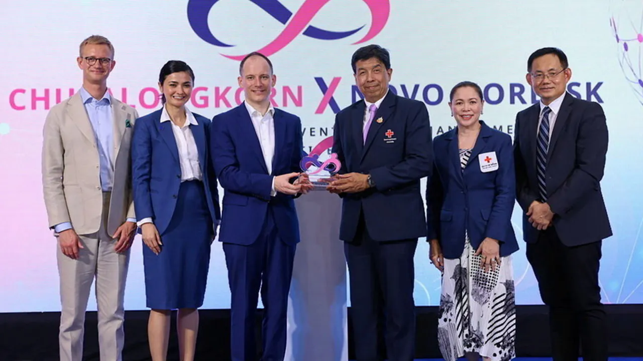 โรคอ้วน รศ.นพ.ฉันชาย สิทธิพันธุ์ และ เอ็นริโก้ คานัล บรูแลนด์ แถลงข่าวโครงการ “จุฬาลงกรณ์ x โนโว นอร์ดิสค์ : ยกระดับการจัดการโรคอ้วนด้วยนวัตกรรม” พร้อมเปิดตัวเทคโนโลยี “Obesity Connects” Line OA ช่วยให้การจัดการโรคได้รวดเร็ว แม่นยำ ที่ รพ.จุฬาลงกรณ์ วันก่อน.