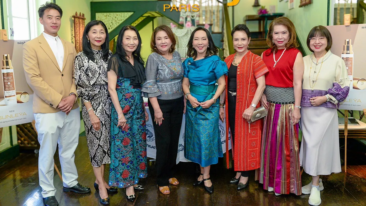 ไม่กลัวแดด - รุจิตร สุธนะเสรีพร เปิดตัว “Sunleya G+” ครีมกันแดดช่วยป้องกันผิวจากแสงแดดให้ความสวยงามอ่อนเยาว์ขึ้น โดยมี ดร.ณัฐฏ์นันท์ญา อัศวณิชย์ชากร, สุภมาศ วงศ์ศิริกุล, สุทธายล แซ่ลิ้ม และ ณัฐมนฑน์ เอื้อวัฒนะสกุล มาร่วมงานด้วย ที่ภัตตาคารบลู เอเลเฟ่นท์ วันก่อน.