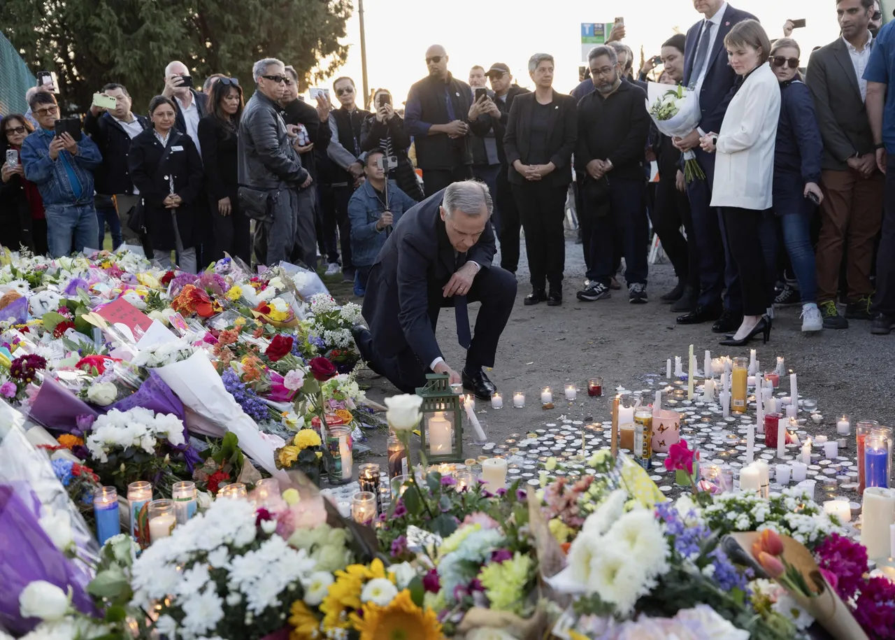 นายมาร์ก คาร์นีย์ นายกรัฐมนตรีแคนาดา ร่วมแสดงการไว้อาลัยแก่ผู้เสียชีวิต