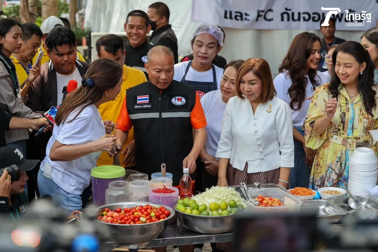หม่ำ จ๊กมก ทำอาหาร-ให้กำลังใจญาติผู้ประสบภัยตึก สตง. ถล่ม พร้อมมอบเงินช่วยเหลือ