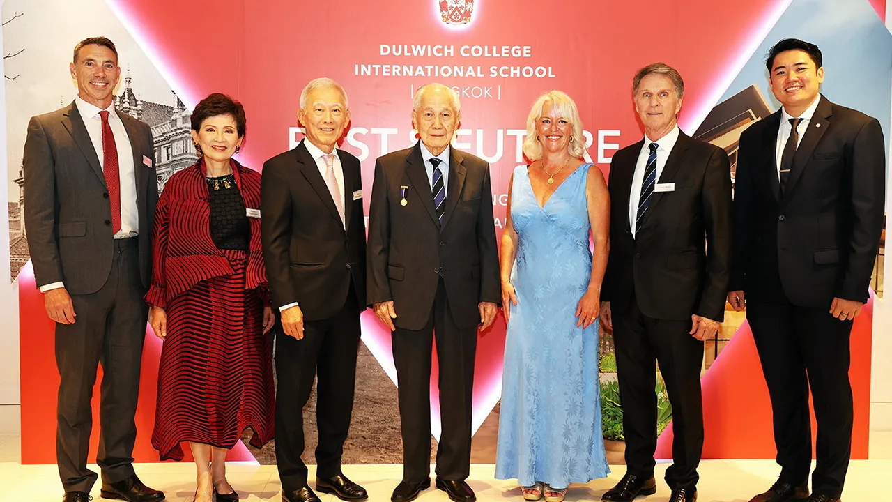 ศิษย์เก่าดัลลิช ฟิโอน่า แองเจิล และ เฟรเซอร์ ไวท์ จัดงาน “Past and Future : Celebrating the Dulwich Family” สังสรรค์ศิษย์เก่าดัลลิช คอลเลจ โดยมี อานันท์ ปันยารชุน, สุพลวัธนเวคิน และ พนิดา เทพกาญจนา มาร่วมงานด้วย ที่โรงแรมแกรนด์ ไฮแอท เอราวัณ วันก่อน.