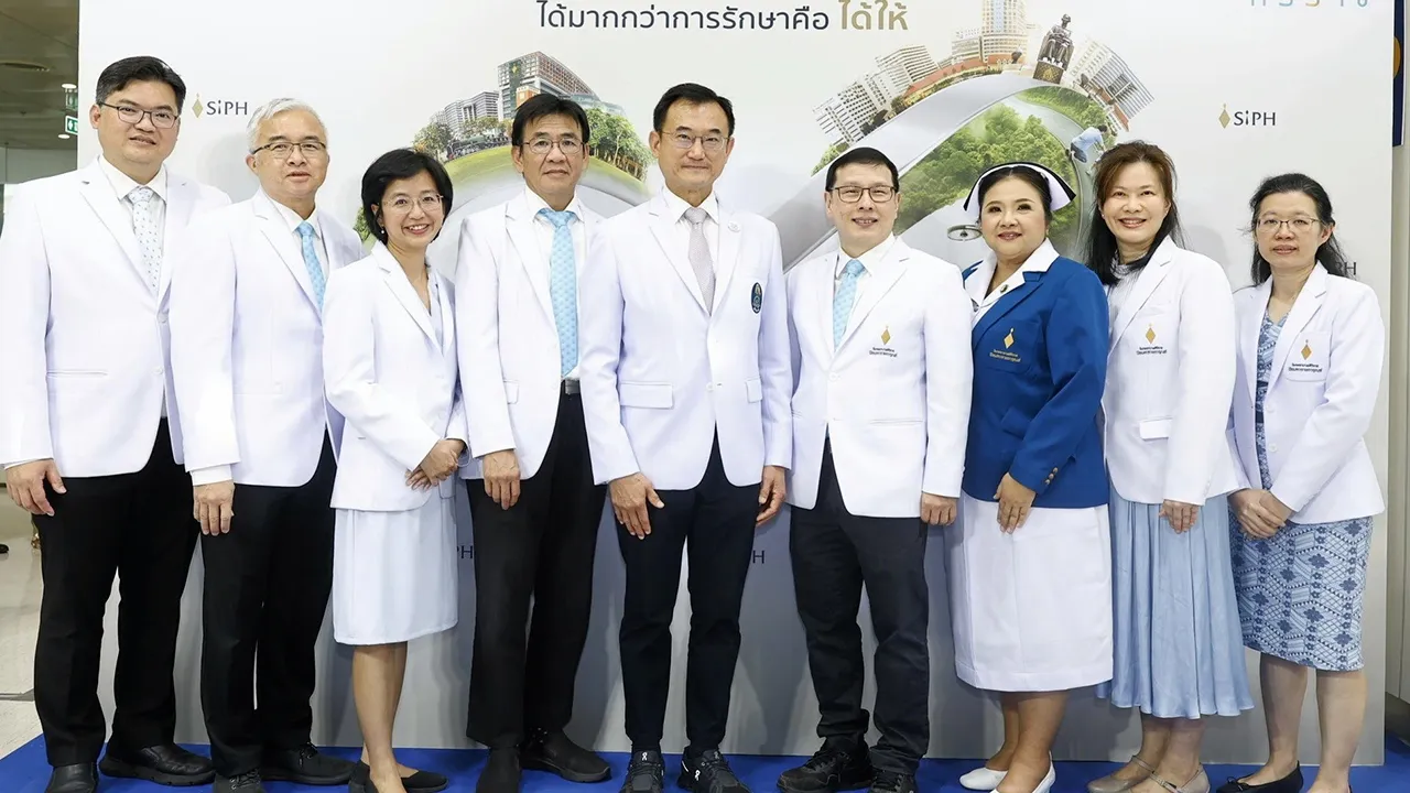 14 ขวบ - ศ.นพ.อภิชาติ อัศวมงคลกุล และ ศ.นพ.กฤตย์วิกรม ดุรงค์พิศิษฏ์กุล จัดงานฉลองการก้าวสู่ปีที่ 14 โรงพยาบาลศิริราช ปิยมหาราชการุณย์ พร้อมสร้างโอกาสทางสุขภาพที่ดีให้ผู้ป่วย โดยมี รศ.นพ.สุนัย ลีวันแสงทอง มาร่วมงานด้วย ที่ รพ.ศิริราช ปิยมหาราชการุณย์ วันก่อน.